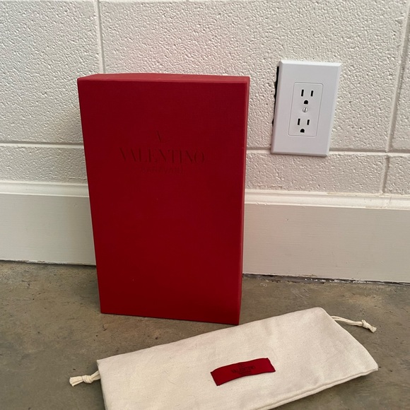 Collection of EMPTY boxes and bags from luxury designers - Picture 8 of 8